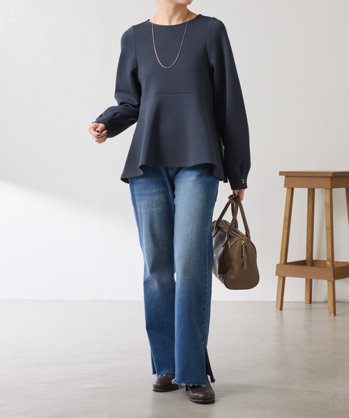 COLLAGE GALLARDAGALANTE（コラージュガリャルダガランテ）の「袖ビジューペプラムカットソー/WEB限定カラー展開（Tシャツ/カットソー・レディース・グレー/ネイビー/オフホワイト・FREE）」の12枚目の写真