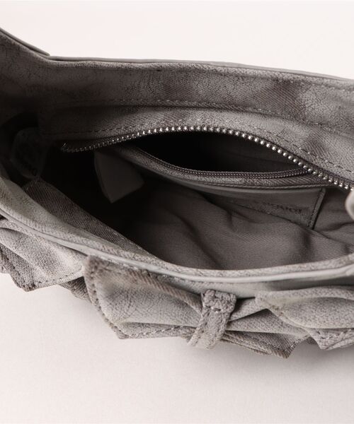 Desigual(デシグアル)の「3Dバタフライアップリケ クロスボディバッグ(ハンドバッグ・レディース・ブラック・FREE)」の4枚目の写真