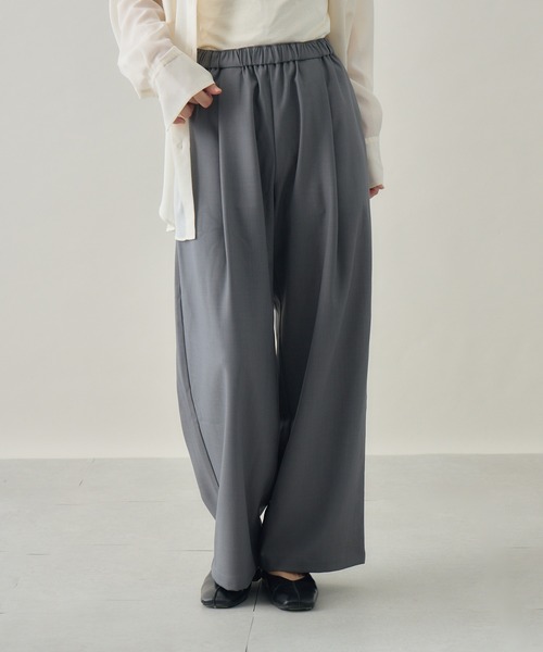 kuros'(クロス)の「【kuros'オリジナル】イージーワイドタックパンツ(スラックス・レディース・ブラック/グレー・SMALL/MEDIUM/LARGE)」の2枚目の写真