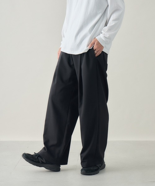 kuros'(クロス)の「【kuros'オリジナル】イージーワイドタックパンツ(スラックス・レディース・ブラック/グレー・SMALL/MEDIUM/LARGE)」の1枚目の写真