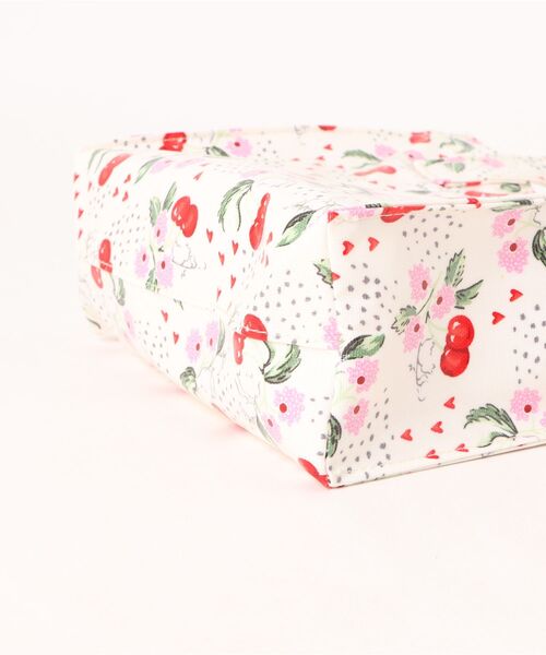Cath Kidston(キャスキッドソン)の「スモール ブックバッグ Cherry Bunches_Ivory(トートバッグ・レディース・その他・FREE)」の6枚目の写真