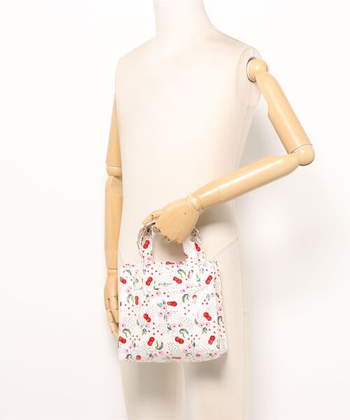 Cath Kidston(キャスキッドソン)の「スモール ブックバッグ Cherry Bunches_Ivory(トートバッグ・レディース・その他・FREE)」の7枚目の写真