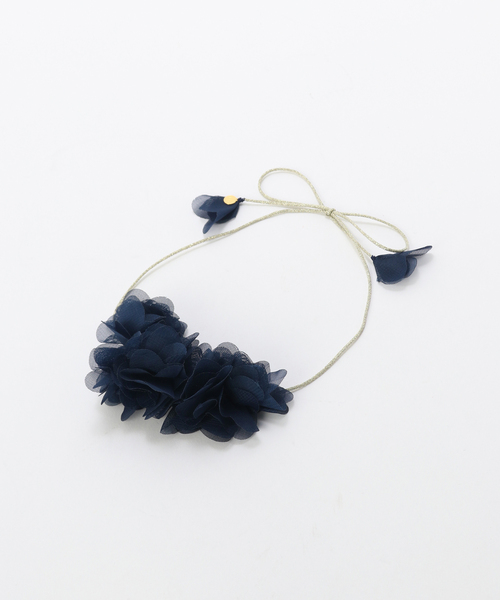 IENA（イエナ）の「MAISON GUILLEMETTE/メゾンギヨメット FLOWER ACCESSORY GUERLAINCOURONNE（その他ヘアアクセサリー・レディース・ホワイト/ネイビー・FREE）」の2枚目の写真