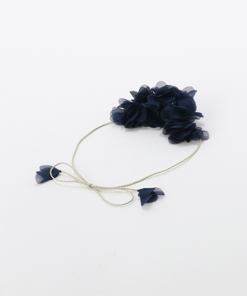 IENA（イエナ）の「MAISON GUILLEMETTE/メゾンギヨメット FLOWER ACCESSORY GUERLAINCOURONNE（その他ヘアアクセサリー・レディース・ホワイト/ネイビー・FREE）」の3枚目の写真