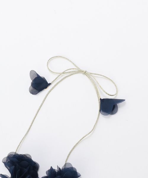 IENA（イエナ）の「MAISON GUILLEMETTE/メゾンギヨメット FLOWER ACCESSORY GUERLAINCOURONNE（その他ヘアアクセサリー・レディース・ホワイト/ネイビー・FREE）」の4枚目の写真