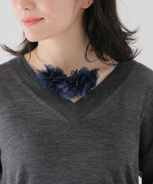 IENA（イエナ）の「MAISON GUILLEMETTE/メゾンギヨメット FLOWER ACCESSORY GUERLAINCOURONNE（その他ヘアアクセサリー・レディース・ホワイト/ネイビー・FREE）」の9枚目の写真