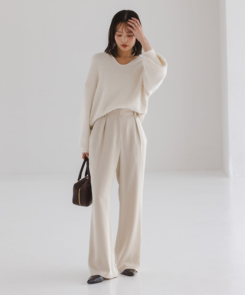 Noble(ノーブル)の「《セットアップ対応》ルナサテンナローフレアタックパンツ(スラックス・レディース・ベージュ/ブラック/ライトグレー・40/38/36)」の21枚目の写真