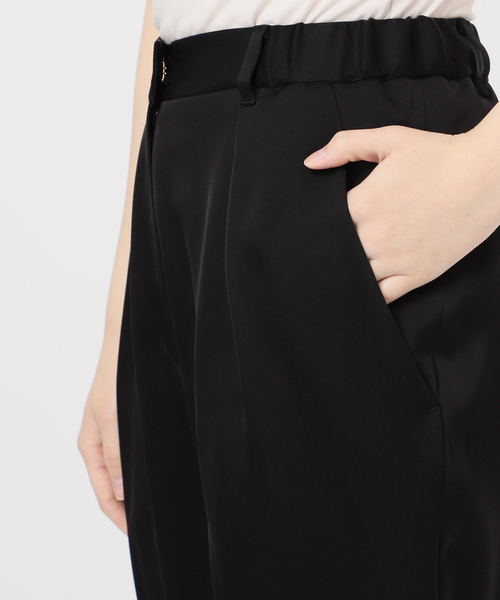 Noble(ノーブル)の「《セットアップ対応》ルナサテンナローフレアタックパンツ(スラックス・レディース・ベージュ/ブラック/ライトグレー・40/38/36)」の13枚目の写真