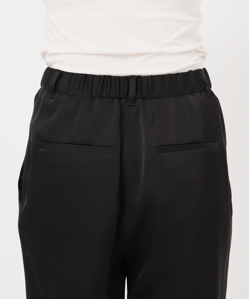 Noble(ノーブル)の「《セットアップ対応》ルナサテンナローフレアタックパンツ(スラックス・レディース・ベージュ/ブラック/ライトグレー・40/38/36)」の11枚目の写真