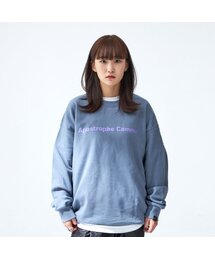 APOSTROPHE COMMA（アポストロフィコンマ）の「ベーシックフルネームロゴスウェットシャツ（ソラ/パープル）（スウェット）」
