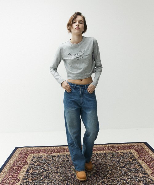 MAGOODGAN(メックウッドガン)の「ルディア 3654 レタリングスリムフィットメランジグレー クロップ長袖Tシャツ(Tシャツ/カットソー・レディース・その他・SMALL/MEDIUM)」の2枚目の写真