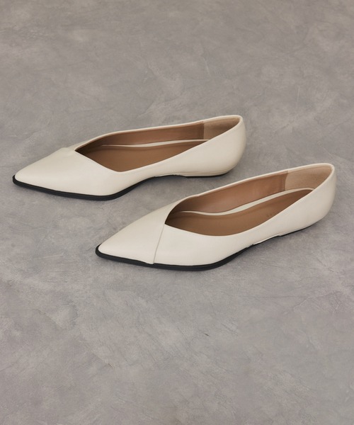 ADAM ET ROPE'（アダムエロペ）の「ポインテッドトゥフラットパンプス（パンプス・レディース・オフホワイト/ブラック・23/23.5/24/24.5）」の2枚目の写真