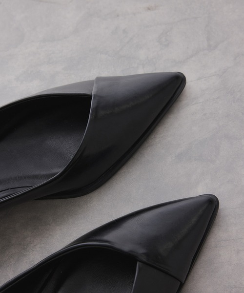 ADAM ET ROPE'（アダムエロペ）の「ポインテッドトゥフラットパンプス（パンプス・レディース・オフホワイト/ブラック・23/23.5/24/24.5）」の3枚目の写真