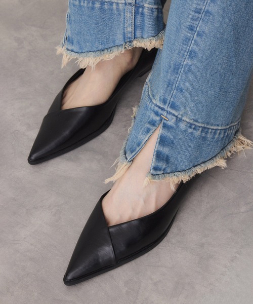 ADAM ET ROPE'（アダムエロペ）の「ポインテッドトゥフラットパンプス（パンプス・レディース・オフホワイト/ブラック・23/23.5/24/24.5）」の6枚目の写真