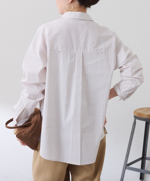 COLLAGE GALLARDAGALANTE(コラージュガリャルダガランテ)の「アレンジオーバーシャツ(シャツ/ブラウス・レディース・ホワイト/ネイビー/サックスブルー・FREE)」の21枚目の写真