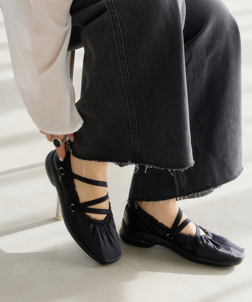 LE TALON（ルタロン）の「《追加》Lエラスティックスニーカー（スニーカー・レディース・ブラック×ブラック/サックスブルー/アイボリー・22cm/25cm/24.5cm/24cm/23.5cm/23cm/22.5cm）」の2枚目の写真