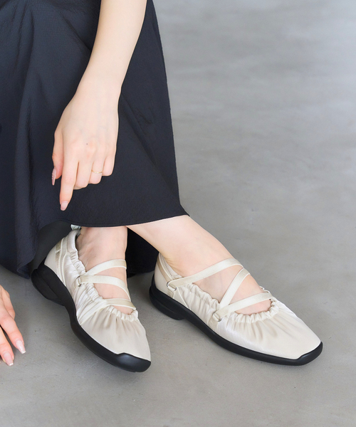 LE TALON（ルタロン）の「《追加》Lエラスティックスニーカー（スニーカー・レディース・ブラック×ブラック/サックスブルー/アイボリー・22cm/25cm/24.5cm/24cm/23.5cm/23cm/22.5cm）」の6枚目の写真