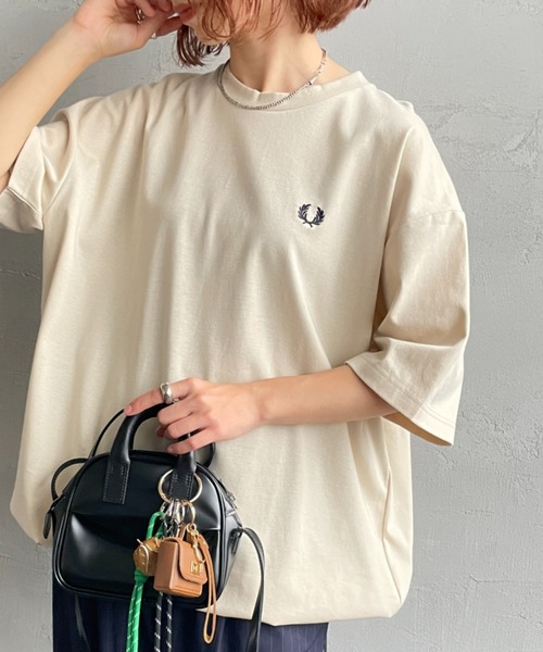 FRED PERRY（フレッドペリー）の「【WEB先行予約】[FRED PERRY/フレッドペリー] 別注 ワンポイントロゴ刺繍 ポンチドローコードTシャツ（Tシャツ/カットソー・レディース・ホワイト/オートミール/チャコールグレー/ブラック・L/M/S）」の4枚目の写真