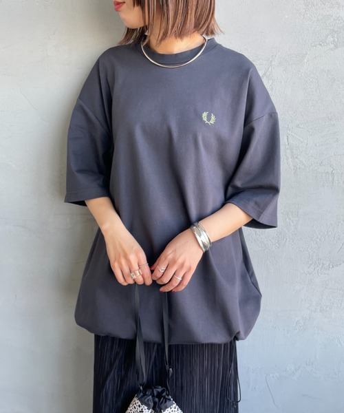 FRED PERRY（フレッドペリー）の「【WEB先行予約】[FRED PERRY/フレッドペリー] 別注 ワンポイントロゴ刺繍 ポンチドローコードTシャツ（Tシャツ/カットソー・レディース・ホワイト/オートミール/チャコールグレー/ブラック・L/M/S）」の3枚目の写真
