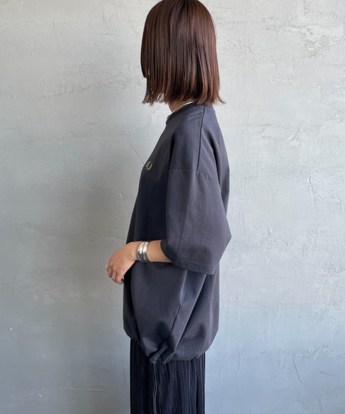 FRED PERRY（フレッドペリー）の「【WEB先行予約】[FRED PERRY/フレッドペリー] 別注 ワンポイントロゴ刺繍 ポンチドローコードTシャツ（Tシャツ/カットソー・レディース・ホワイト/オートミール/チャコールグレー/ブラック・L/M/S）」の8枚目の写真