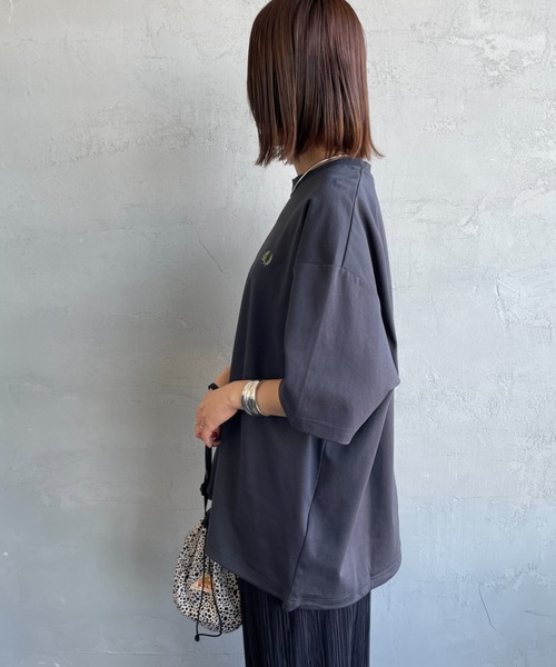 FRED PERRY（フレッドペリー）の「【WEB先行予約】[FRED PERRY/フレッドペリー] 別注 ワンポイントロゴ刺繍 ポンチドローコードTシャツ（Tシャツ/カットソー・レディース・ホワイト/オートミール/チャコールグレー/ブラック・L/M/S）」の16枚目の写真