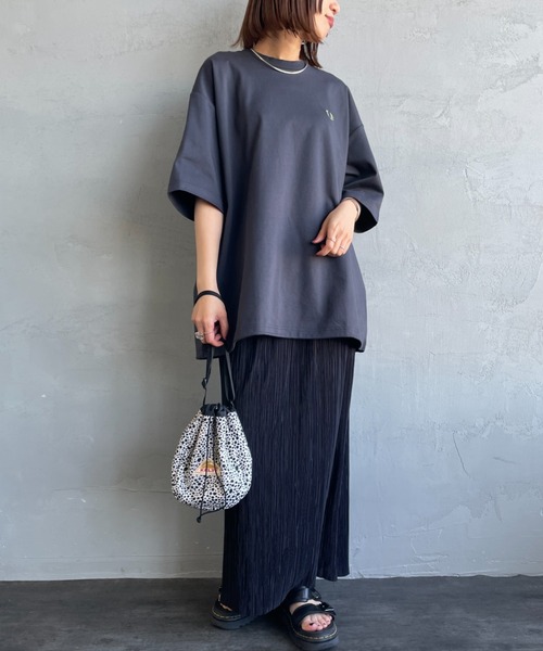 FRED PERRY（フレッドペリー）の「【WEB先行予約】[FRED PERRY/フレッドペリー] 別注 ワンポイントロゴ刺繍 ポンチドローコードTシャツ（Tシャツ/カットソー・レディース・ホワイト/オートミール/チャコールグレー/ブラック・L/M/S）」の18枚目の写真