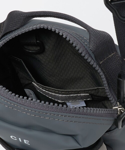 CIE（シー）の「＜CIE＞GRID3 ボトル ミニ ショルダーバッグ（ショルダーバッグ・メンズ・ブラック/ダークグレー・FREE）」の22枚目の写真