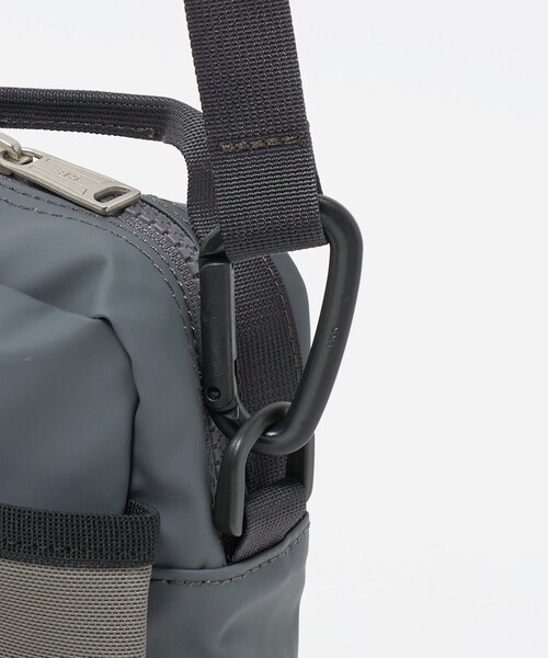 CIE（シー）の「＜CIE＞GRID3 ボトル ミニ ショルダーバッグ（ショルダーバッグ・メンズ・ブラック/ダークグレー・FREE）」の16枚目の写真