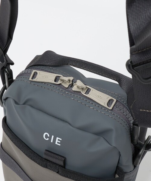 CIE（シー）の「＜CIE＞GRID3 ボトル ミニ ショルダーバッグ（ショルダーバッグ・メンズ・ブラック/ダークグレー・FREE）」の18枚目の写真
