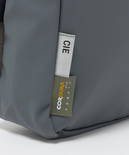 CIE（シー）の「＜CIE＞GRID3 ボトル ミニ ショルダーバッグ（ショルダーバッグ・メンズ・ブラック/ダークグレー・FREE）」の7枚目の写真