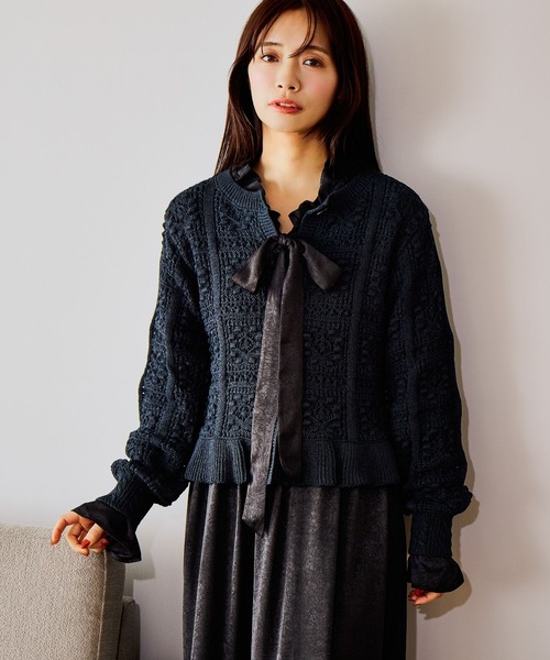 mysty woman(ミスティウーマン)の「スカシ編み柄カーディガン 643859(カーディガン/ボレロ・レディース・イエロー/アイボリー/ブラック・FREE)」の3枚目の写真