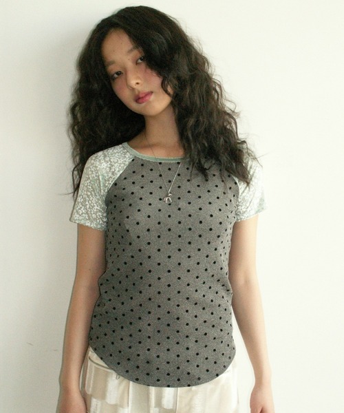 musubore（ムスボレ）の「dot & flower raglan tee / ドット＆フラワーラグランT（Tシャツ/カットソー・レディース・ブラック/オレンジ/グリーン・FREE）」の2枚目の写真