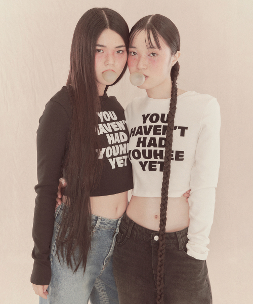 YOUHEE(ユヒ)の「YOUHEE LETTERING LONG SLEEVE WHITE(Tシャツ/カットソー・レディース・その他・FREE)」の1枚目の写真