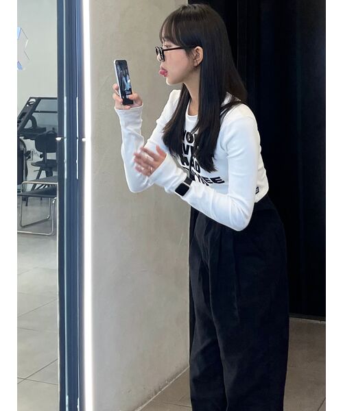 YOUHEE(ユヒ)の「YOUHEE LETTERING LONG SLEEVE WHITE(Tシャツ/カットソー・レディース・その他・FREE)」の12枚目の写真