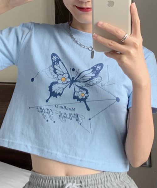 SHEPP(シープ)の「【26年春夏新作】バタフライプリントクロップド半袖T(Tシャツ/カットソー・レディース・ブラック/ホワイト/ブルー・L/M)」の10枚目の写真