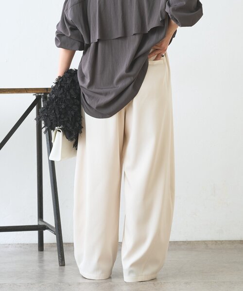 Jena espace merveilleux(ジェナ エスパスメルヴェイユ)の「【美シルエット】カーブラインイージーパンツ(その他パンツ・レディース・アイボリー/グレー・FREE)」の11枚目の写真