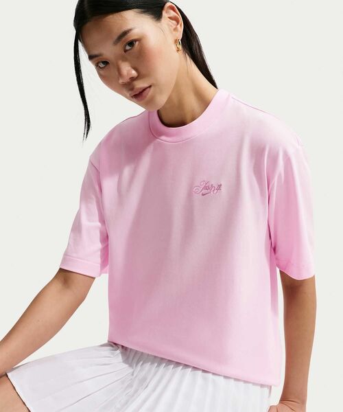 NIKE(ナイキ)の「ナイキ スポーツウェア ウィメンズ オーバーサイズド Tシャツ / Nike Sportswear Women's Oversized T-Shirt IO3526-663 Pink Foam(Tシャツ/カットソー・レディース・ピンク・L/M/XL/XS/S)」の3枚目の写真