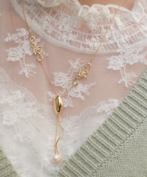 axes femme（アクシーズファム）の「藤の花モチーフネックレス