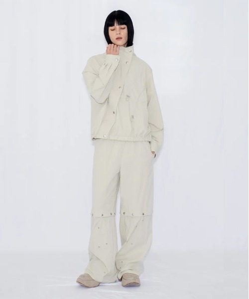VIAVANDA(ヴィアヴァンダ)の「DRAWSTRING TRACK JACKET(その他アウター・レディース・チャコール/アイボリー・FREE)」の21枚目の写真