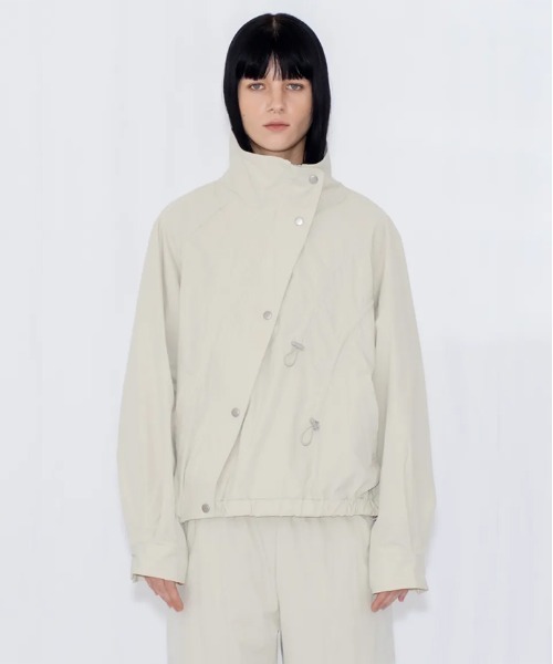 VIAVANDA(ヴィアヴァンダ)の「DRAWSTRING TRACK JACKET(その他アウター・レディース・チャコール/アイボリー・FREE)」の14枚目の写真
