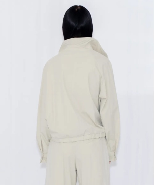VIAVANDA(ヴィアヴァンダ)の「DRAWSTRING TRACK JACKET(その他アウター・レディース・チャコール/アイボリー・FREE)」の18枚目の写真