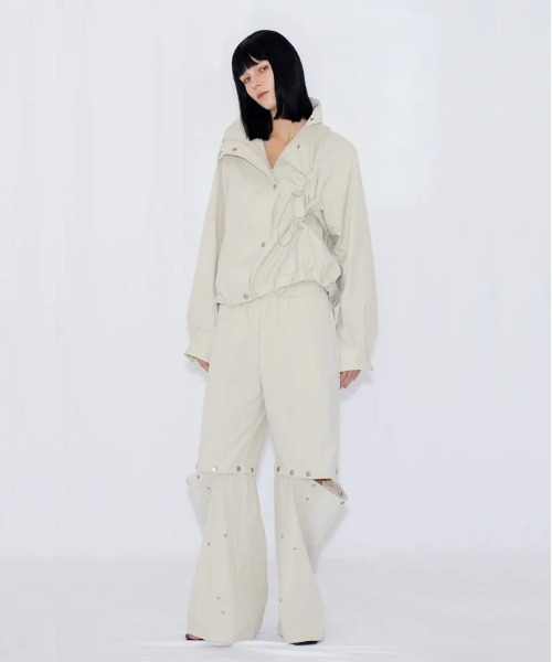 VIAVANDA(ヴィアヴァンダ)の「DRAWSTRING TRACK JACKET(その他アウター・レディース・チャコール/アイボリー・FREE)」の19枚目の写真