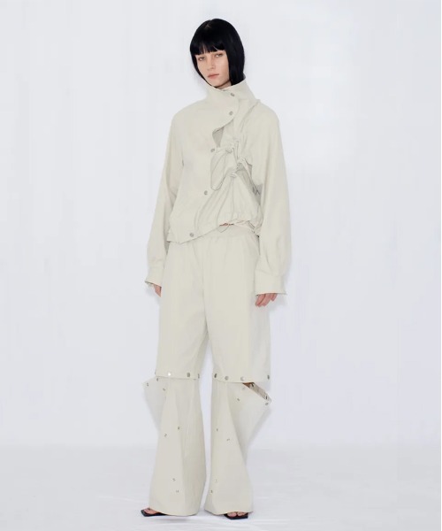 VIAVANDA(ヴィアヴァンダ)の「DRAWSTRING TRACK JACKET(その他アウター・レディース・チャコール/アイボリー・FREE)」の20枚目の写真