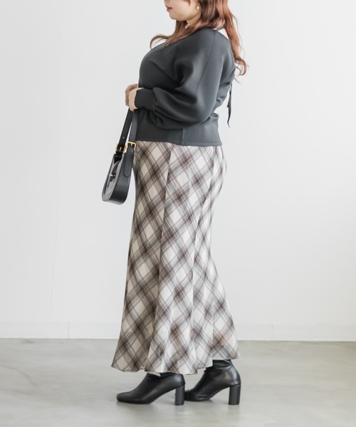 CLETTE（クレット）の「CLETTEオリジナルハートネックバックリボンニットプルオーバー（ニット/セーター・レディース・グレイッシュベージュ/ブルー/チャコールグレー・4L/3L/LL）」の7枚目の写真