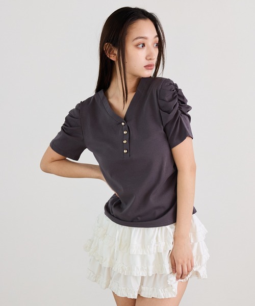 Siel(シエル)の「フロントボタン 袖ギャザーカットソー(Tシャツ/カットソー・レディース・グレー/ブラック/ホワイト/ブラウン・FREE)」の5枚目の写真