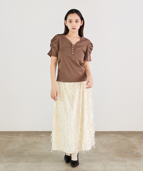 Siel(シエル)の「フロントボタン 袖ギャザーカットソー(Tシャツ/カットソー・レディース・グレー/ブラック/ホワイト/ブラウン・FREE)」の17枚目の写真