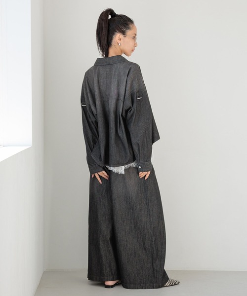 HEREIAM（ヘレイアム）の「【HEREIAM】MIDデニムシャツ（シャツ/ブラウス・レディース・ブラック/インディゴブルー・FREE）」の8枚目の写真