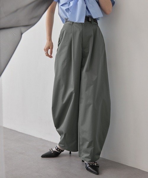 ELUNIS（エルニス）の「バルーンシルエットパンツ（スラックス・レディース・グレー/ブラック・1/0）」の21枚目の写真