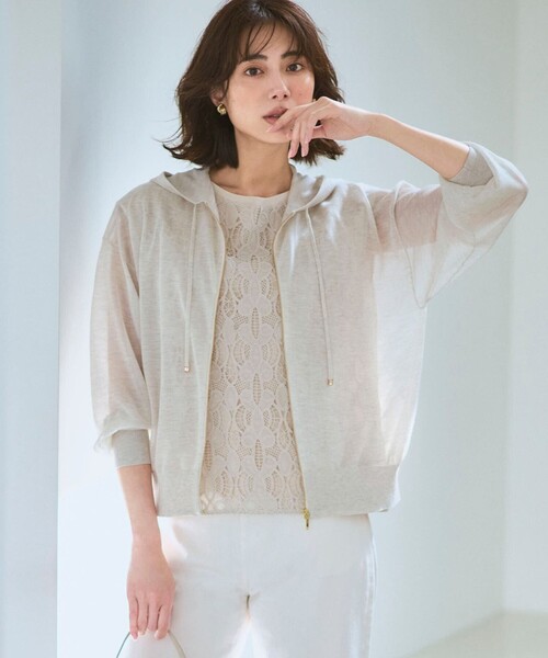 23区（ニジュウサンク）の「シャイニーシアーニット ジップアップ パーカー（パーカー・レディース・ブラック系/スカイブルー系/ベージュ系/ライトグレー系/ネイビー系/ホワイト系・38）」の3枚目の写真