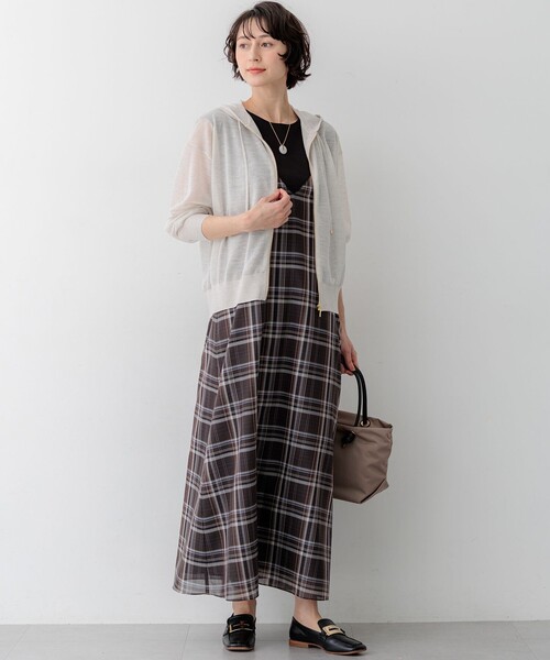 23区（ニジュウサンク）の「シャイニーシアーニット ジップアップ パーカー（パーカー・レディース・ブラック系/スカイブルー系/ベージュ系/ライトグレー系/ネイビー系/ホワイト系・38）」の9枚目の写真